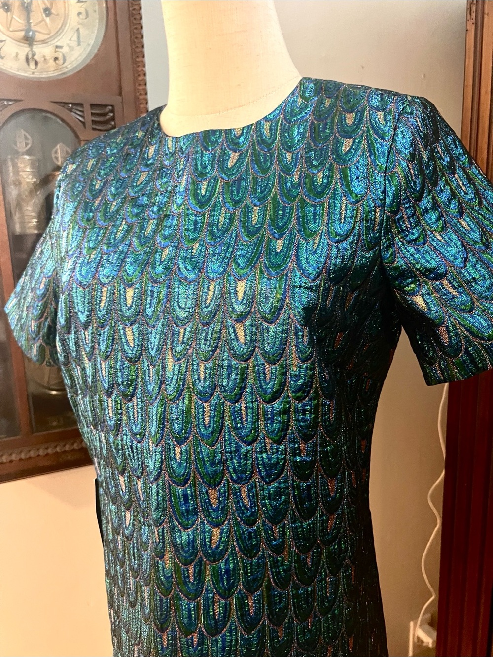 NWT Pomander Place by Tuckernuck Metallic Jacquard Peacock Shift Dress Size XS - Picture 8 of 9